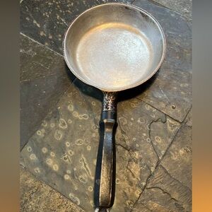 Vintage Club Aluminum hammered fry pan 6.25”